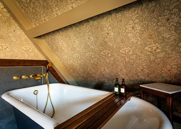 Old Town Luxury, By The Sea * 斯卡伯勒