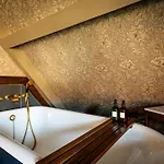 Old Town Luxury, By The Sea * Scarborough