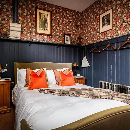 Old Town Luxury, By The Sea Apartment