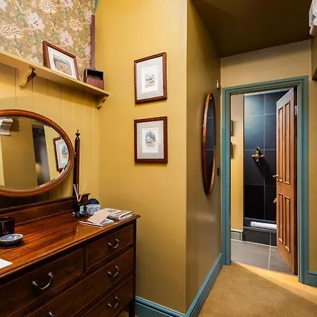 Old Town Luxury, By The Sea Скарборо