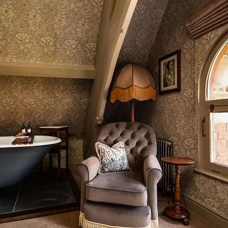 Old Town Luxury, By The Sea Скарборо